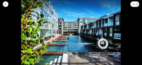 Lighter Quay Stays, Auckland